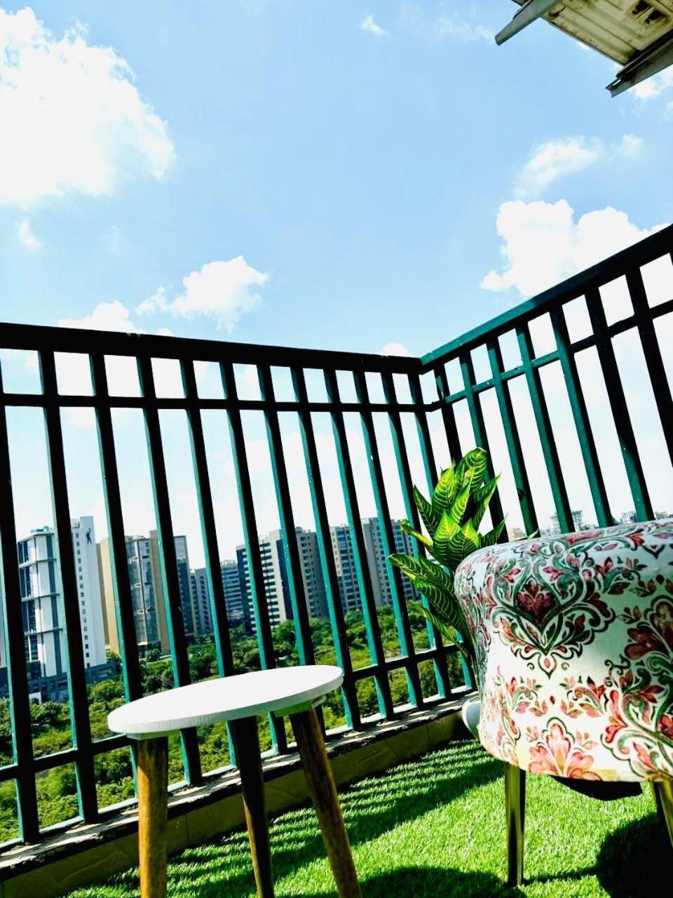 Ablaze- Luxury Studio Apartment Noida Exterior foto